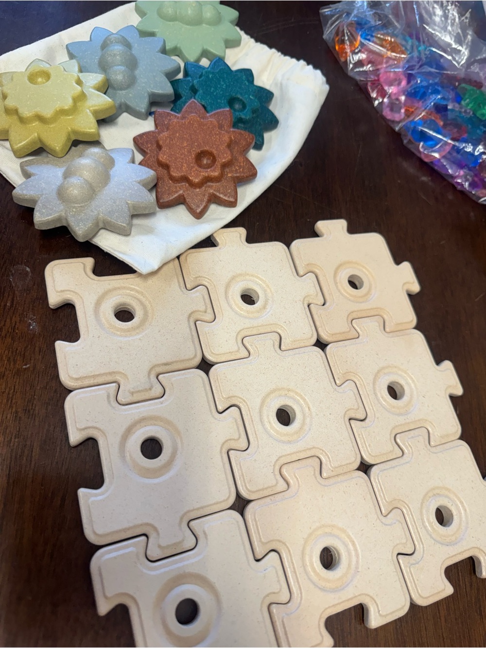 Puzzle Connectors with Colorful Gears plus storage bag. Lalo 22-24 months
